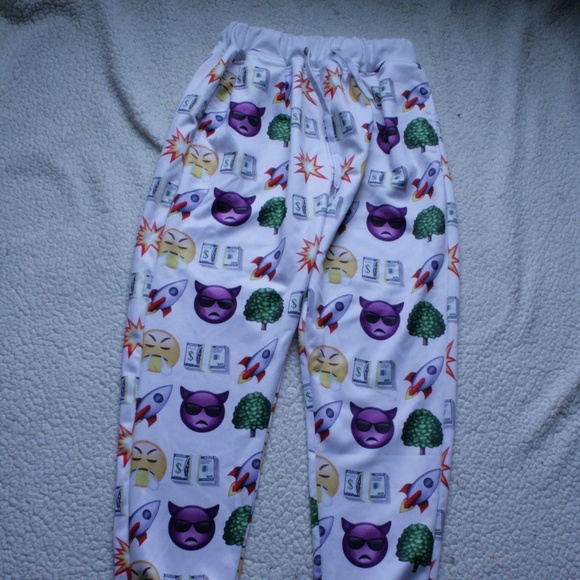 Winita Emoji Sweats Size Medium Juniors - Picture 1 of 3
